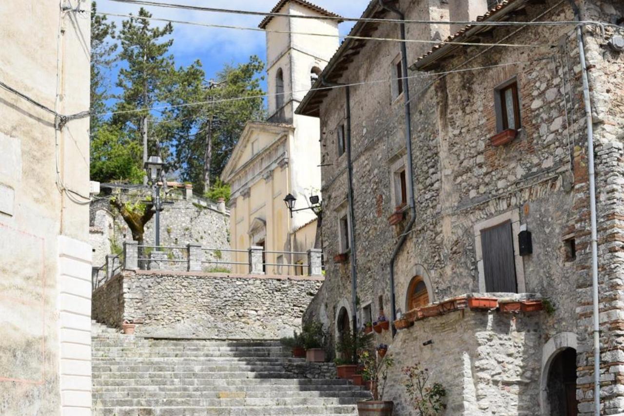 Casa Vacanza La Piazza Orvinio Exterior photo